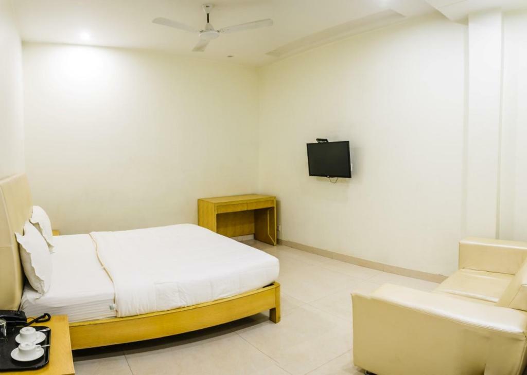 Hotel Yash Inn Mirzapur Exterior photo